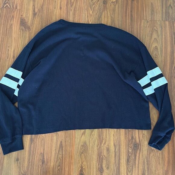 Hollister must have collection navy and white nautical waffle top oversized. M - Picture 4 of 4